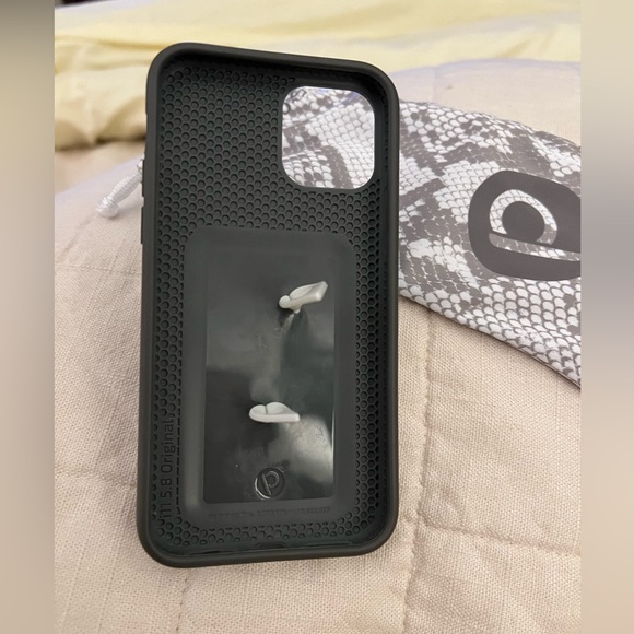 11Pro iPhone Loopy Case - Picture 5 of 5